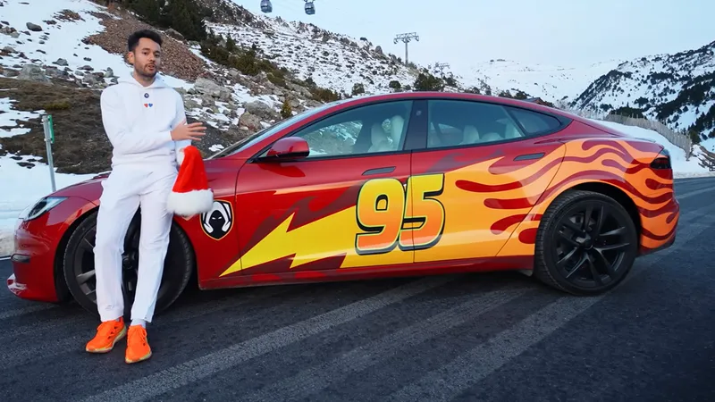 Consumo multa con 750.000 euros la rifa del Tesla de un conocido youtuber por considerarla ilegal