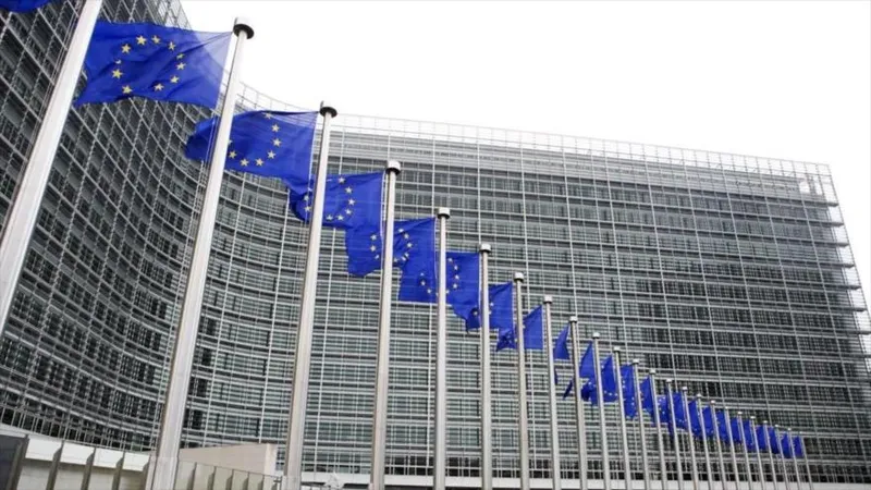 Analista denuncia la hipocresía europea y su dependencia de EEUU