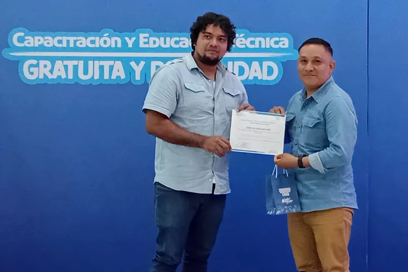 Inatec entrega reconocimientos a estudiantes de excelencia académica
