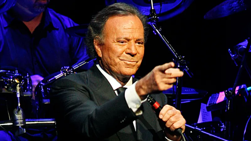 Fiscalía en España cambia de opinión y da luz verde PARA INVESTIGAR a Julio Iglesias por 4gres1ón s3xu4l
