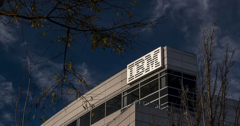 IBM sufre su mayor caída en casi seis décadas, pero Wall Street sigue apostando por la acción