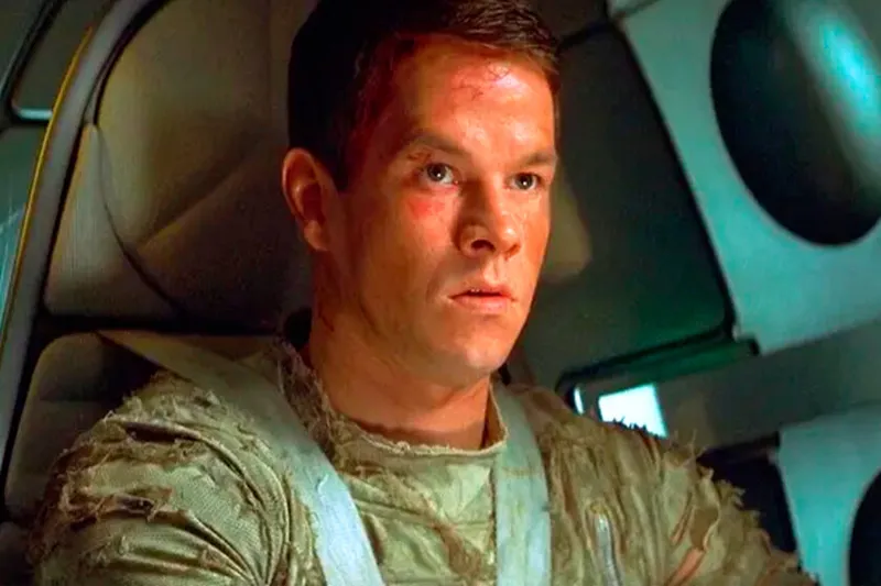 "No volvería a rodarla ni querría volver a verla nunca más": Mark Wahlberg lleva 25 años lamentándose de esta película de ciencia ficción