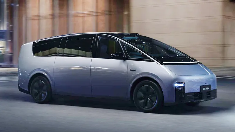 Casi 400 kg más en 12 años: preocupa el ‘sobrepeso’ de los coches pero la electrificación no es la única culpable