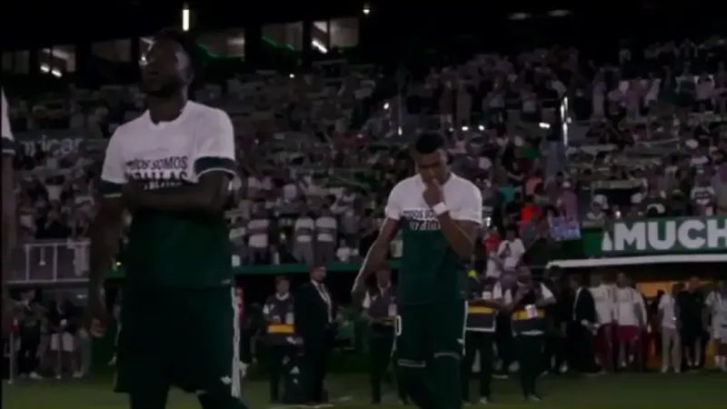 Mbappé, Vinicius y Konaté 'deslucen' el gesto a Ceuta quitándose la camiseta de apoyo