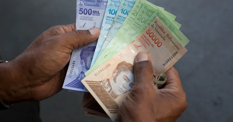 El bolívar alcanza un nuevo hito mientras disminuye la oferta de dólares en Venezuela