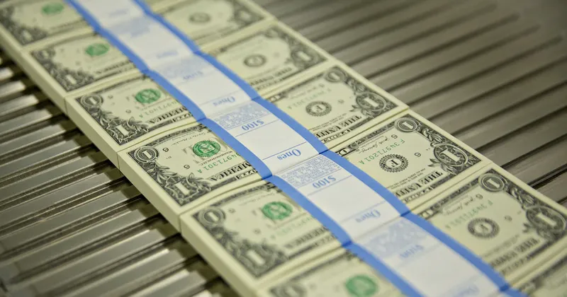 BCRA habilita cuenta sueldo en dólares gratuita: qué cambia para empleados y empresas