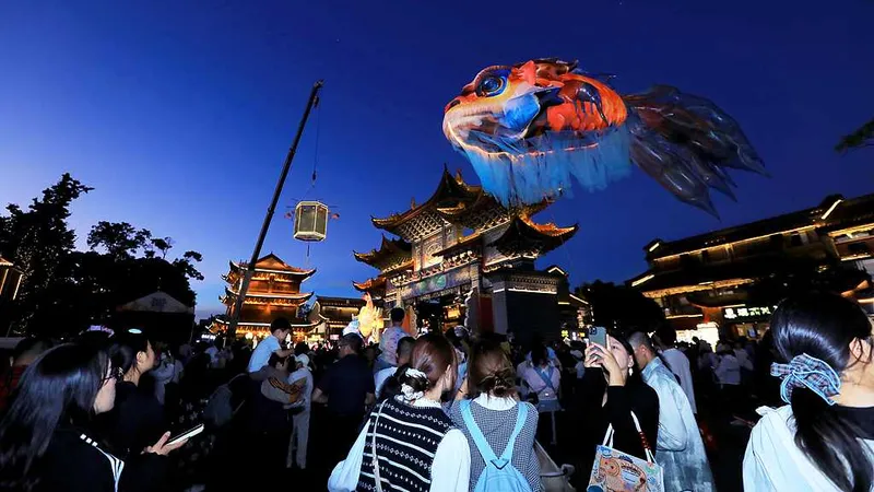 Actividades turísticas y culturales atraen multitudes en todo el país por el Día Nacional de China