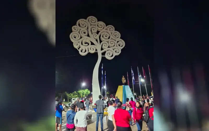 Waspam ilumina el Río Coco con encendido del Árbol de la Vida en honor a Nidia White Reyes