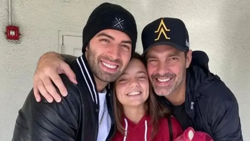 Oriana Lander festeja su graduación con Gaby Espino y sus 'dos papás', Cristóbal Lander y Jencarlos Canela