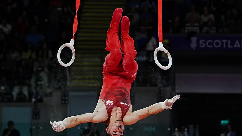 Gimnasta británico protagoniza escalofriante caída