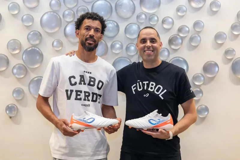 Vozinha tiene un aliado argentino, el creador de sus zapatos
