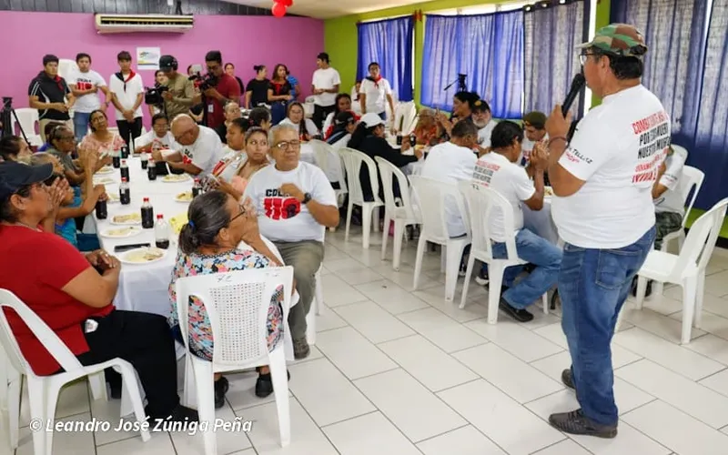 Comparten con madres de héroes y mártires de la Colina 110