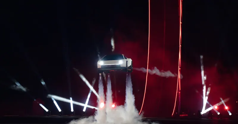 Tesla Roadster: cuándo saldría a la venta el auto volador y por qué no podrá circular libremente