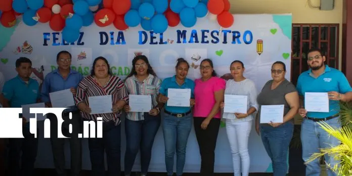 Maestros de Granada reciben reconocimiento por su entrega a la educación técnica