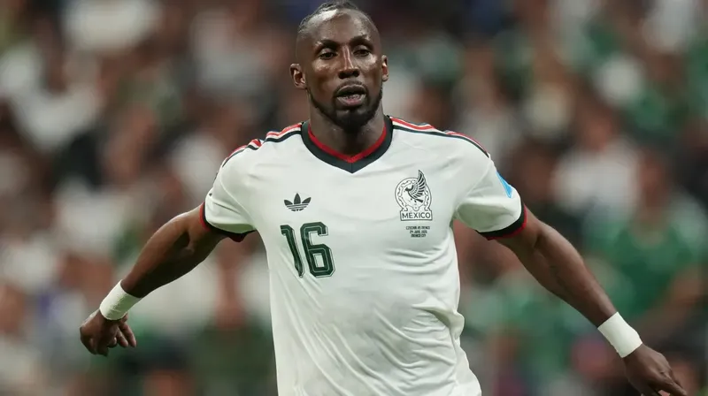Recibimiento de héroe: Julián Quiñones regresa a Arabia Saudita tras brillar en el Mundial