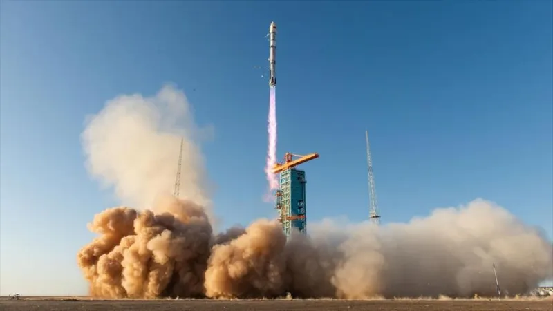 China reta a EEUU: lanza Zhuque-3 y logra su 1.ª recuperación de cohete en tierra