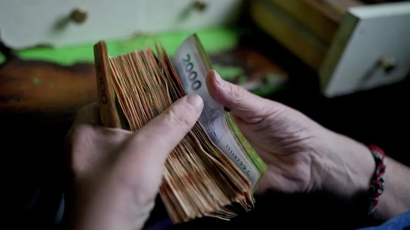 "El desafío es volver a confiar": ¿por qué los argentinos tienen sus ahorros fuera de los bancos?