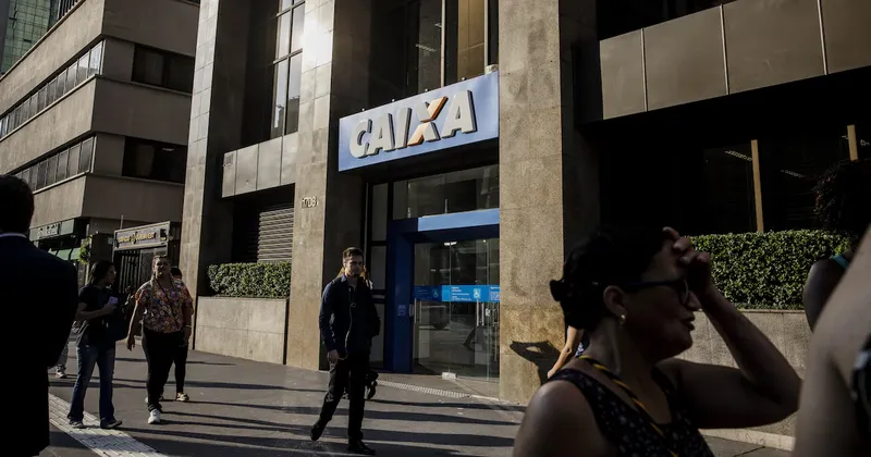 Lula y Flávio Bolsonaro ponen a Caixa en el centro de sus planes para aliviar la deuda en Brasil