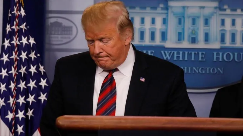Encuesta: La aprobación de Trump cae a un mínimo histórico del 32%