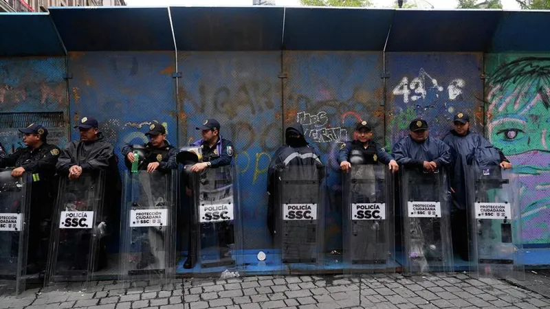 Frente al descontento social, los partidos políticos en México "tienen muchas reticencias al cambio", dice experto