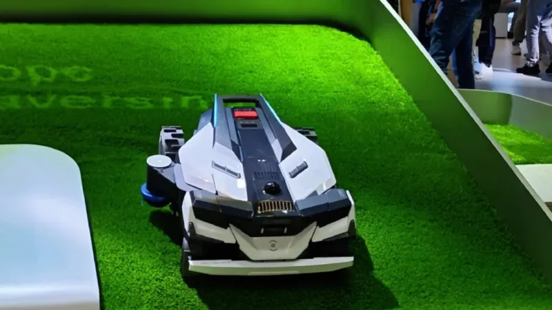 Los robots domésticos ya no solo ven: ahora pueden tocar, regar, recoger fruta y mover objetos