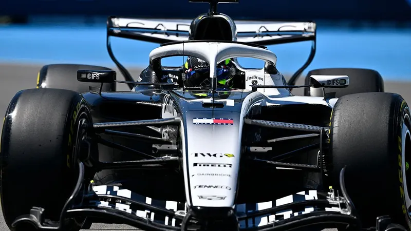 'Checo' Pérez, abandona, pero "todo va por buen camino"