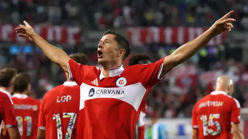 Estreno estelar de Lewandowski con Chicago: doblete y remontada (2-1)