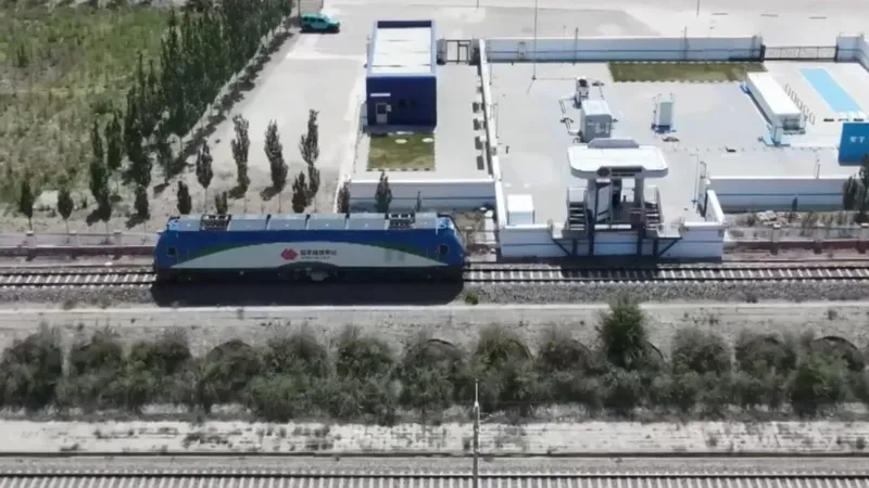 Suiza e Italia acaban de estrenar algo inédito: un tren de hidrógeno pensado para vías demasiado estrechas