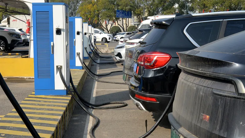 La cooperación en materia de infraestructuras para vehículos eléctricos es fundamental para fomentar un mercado de consumo más amplio