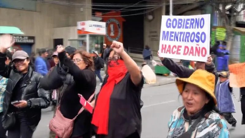 Escasez de diésel en Bolivia: choferes estallan y anuncian protestas