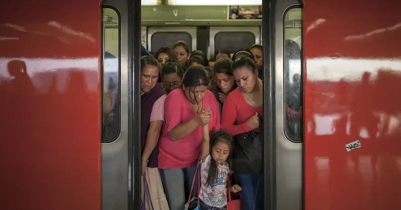 Población de México crece a menor ritmo y baja la fecundidad
