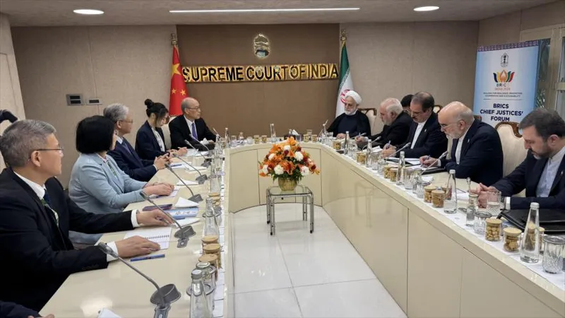 China e Irán acuerdan ampliar cooperación estratégica en todos los ámbitos