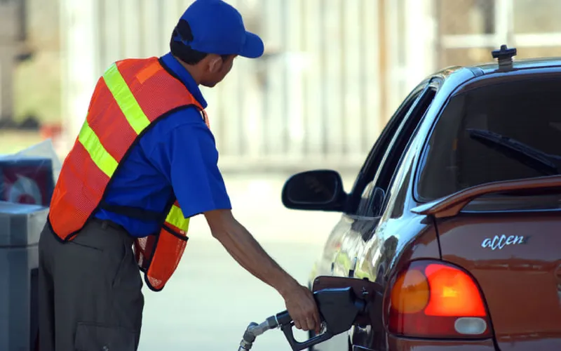 Gobierno mantiene los precios locales de los combustibles gasolinas y diésel sin variación