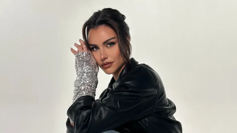 Emilia Dides nos cuenta todo sobre su experiencia en el escenario con Ricardo Arjona, la vida después de Miss Universe y la dicha de ser mamá