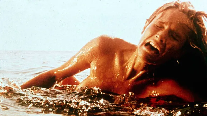 Steven Spielberg eliminó una perturbadora escena en su primer gran taquillazo: la decisión que salvó 'Tiburón'