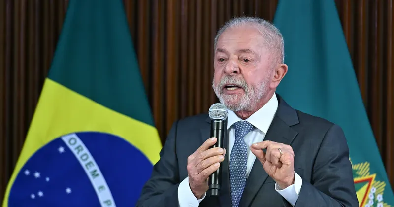 Brasil aprueba medida de control del gasto con respaldo fiscal de Lula