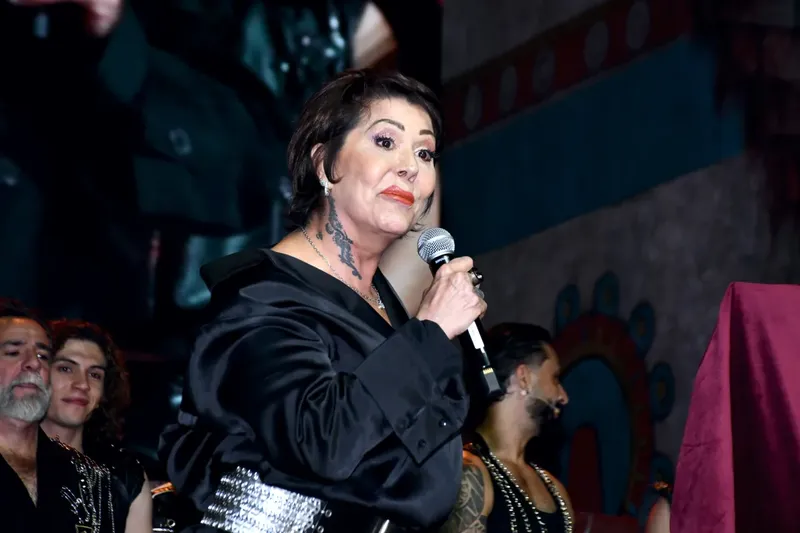 Alejandra Guzmán prepara demanda a médico que la atendió tras su lesión en pleno show