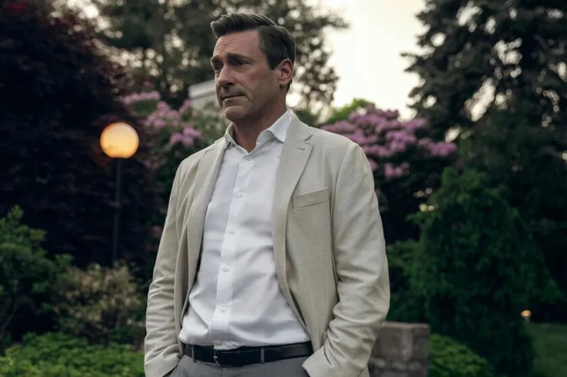 Hoy en Apple TV un gran éxito que mezcla a Buñuel, Mad Men y The White Lotus