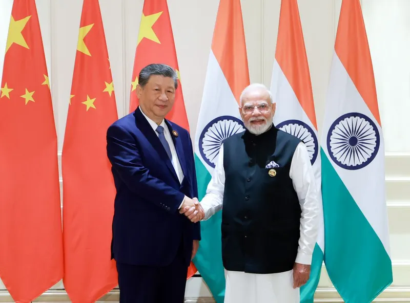 Xi y Modi sostienen intercambio de opiniones profundo y coinciden en que China e India deben ser socios