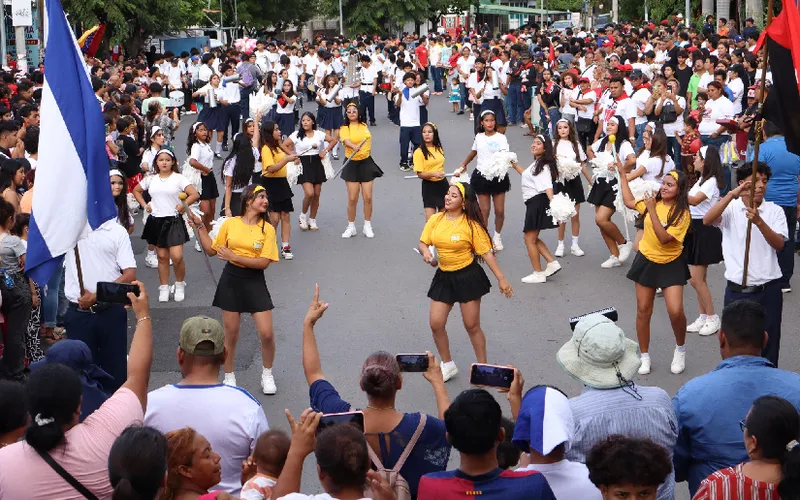 Desfiles de bandas rítmicas inauguran celebraciones de Julio Victorioso en Nicaragua