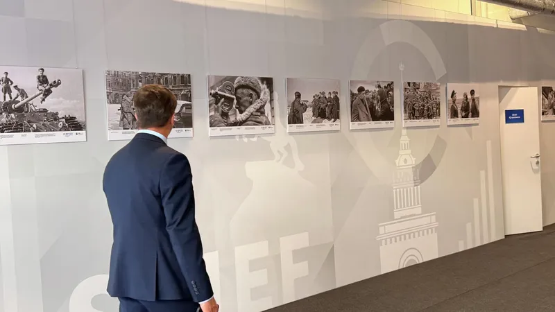 El SPIEF acoge una exposición fotográfica por el 85.º aniversario de Sovinformburó