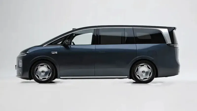 Leapmotor presenta su propia Clase V con 7 asientos, una plataforma de 1.000 V y una revolucionaria batería NCM-LFP