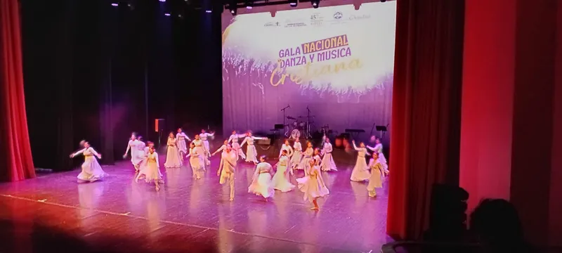 Música, danza y fe llenan de alegría el Teatro Nacional Rubén Darío