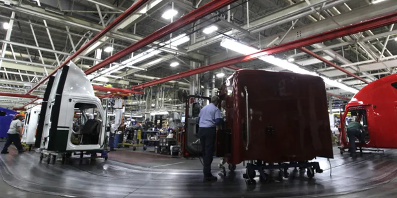 Pedidos de fábricas alemanas cayeron 3.8% en abril