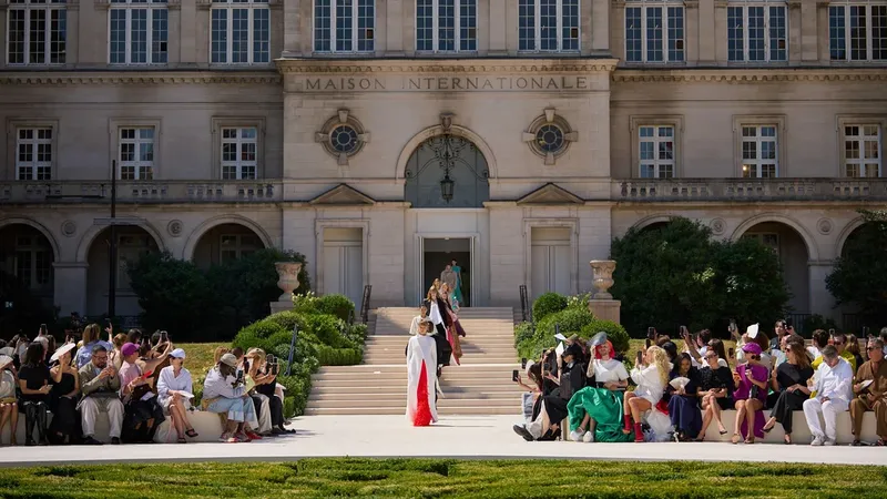 Pierpaolo Piccioli reinventa el legado de Balenciaga en su debut de Alta Costura