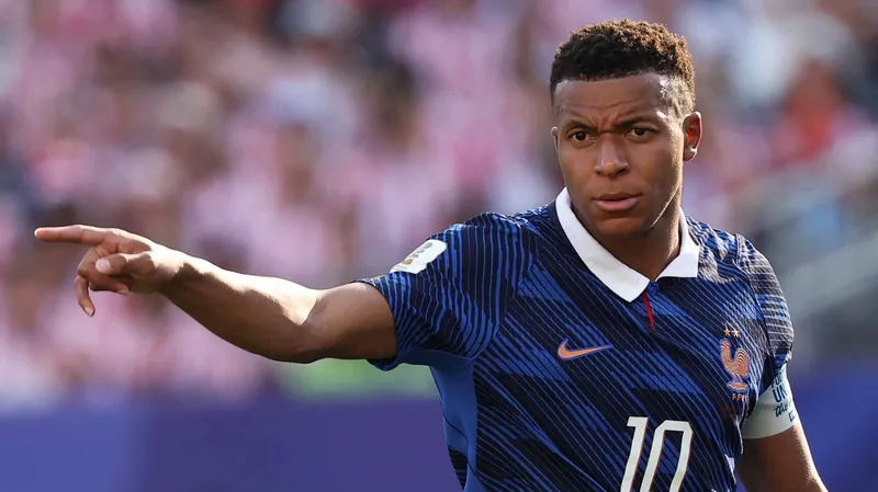 Kylian Mbappé condena insultos racistas de senadora paraguaya