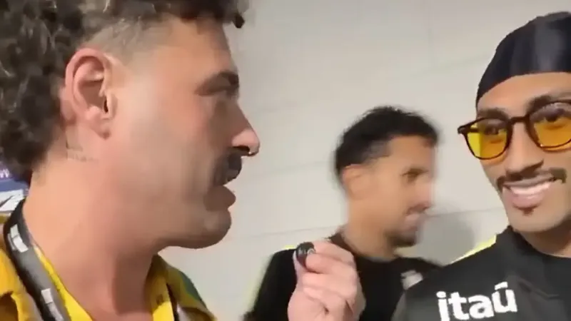 Gesto tranquilizador de Raphinha