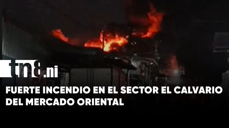 Fuerte incendio en el sector El Calvario del Mercado Oriental