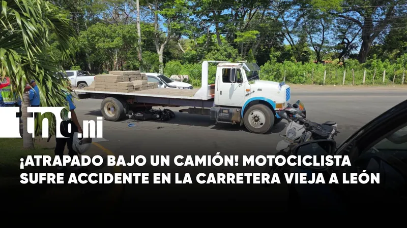 ¡Momento de tensión! Motociclista queda bajo un camión en el km 12 carretera vieja...