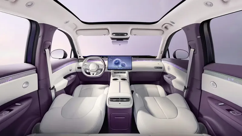 Cuesta 17.300 €, tiene 1.315 km de autonomía y ha recibido 30.000 pedidos en sólo 1 hora: el SUV electrificado que arrasa el mercado